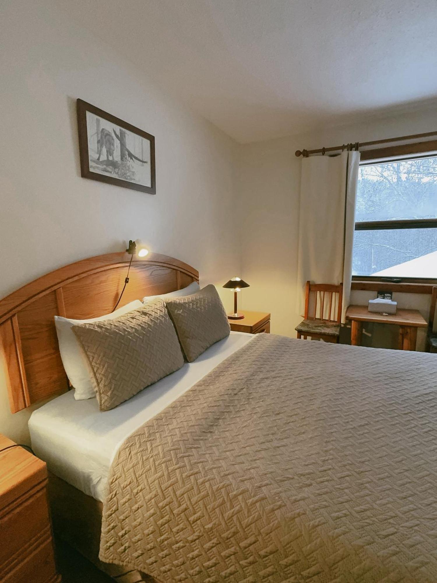 Alpine Meadows Lodge Golden Esterno foto